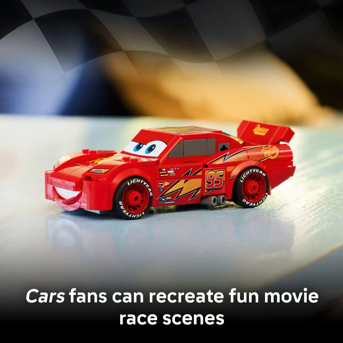 LEGO Speed Champions Lightning McQueen 77255 - Cars 20 Aniversario para Niños 9+