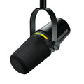 Micrófono Shure MV7+ negro vista frontal en ángulo con panel LED personalizable